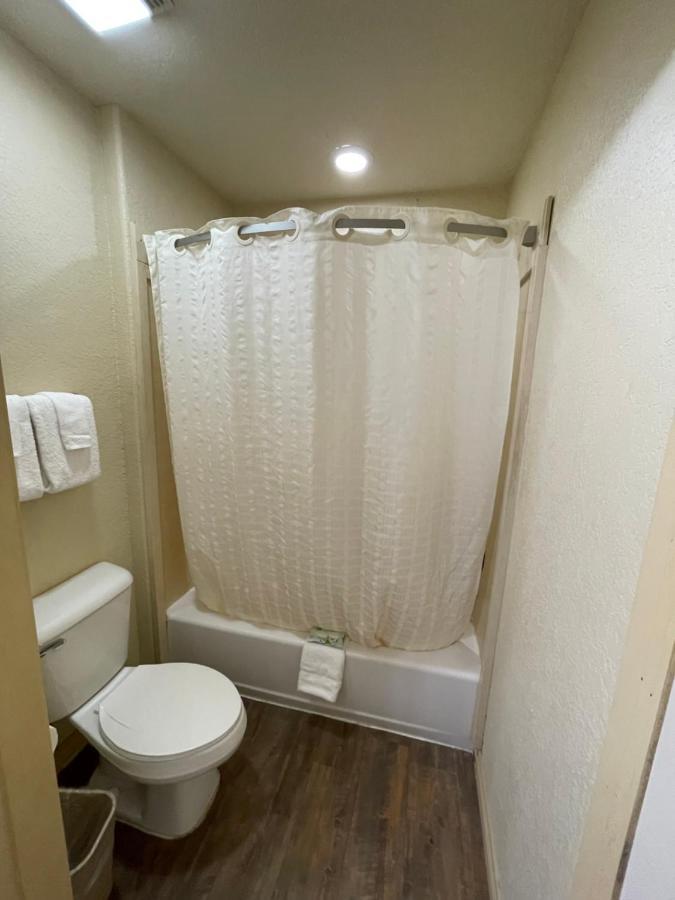 Kenedy Inn And Suites Экстерьер фото